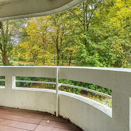 Apartment 3 Bedroom With Balconies *