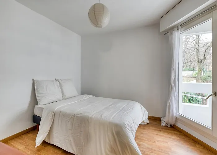 3 Bedroom With Balconies شقة *
