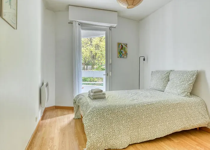 شقة 3 Bedroom With Balconies *