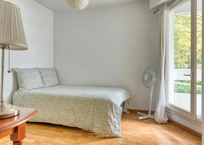 3 Bedroom With Balconies باريس
