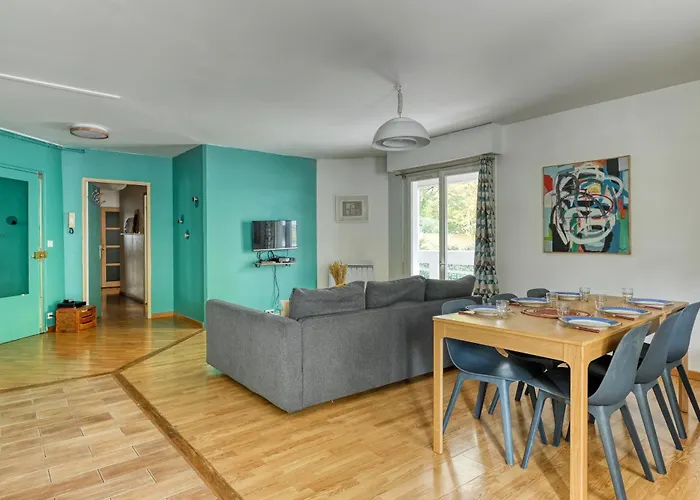 3 Bedroom With Balconies شقة *