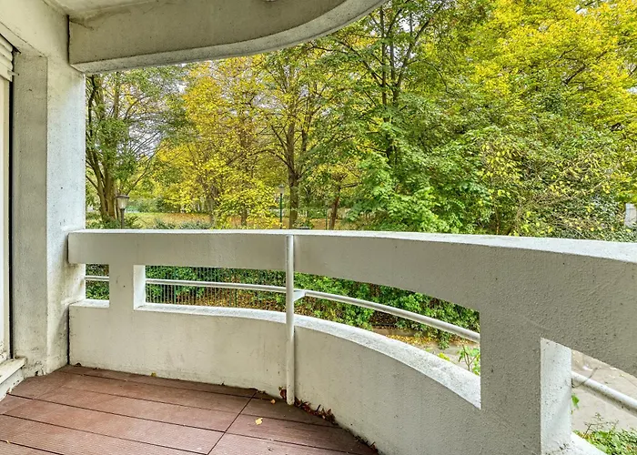 شقة 3 Bedroom With Balconies *