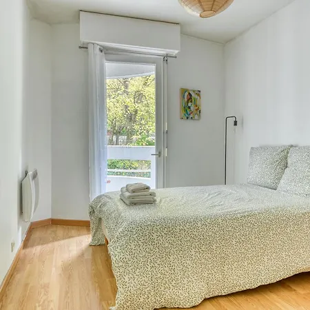 アパート 3 Bedroom With Balconies *